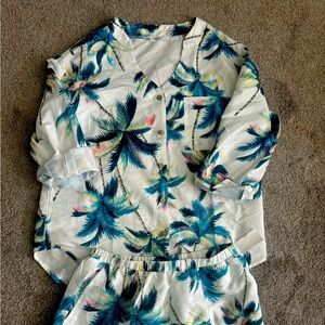 Brand New Tropical Island 2 piece set